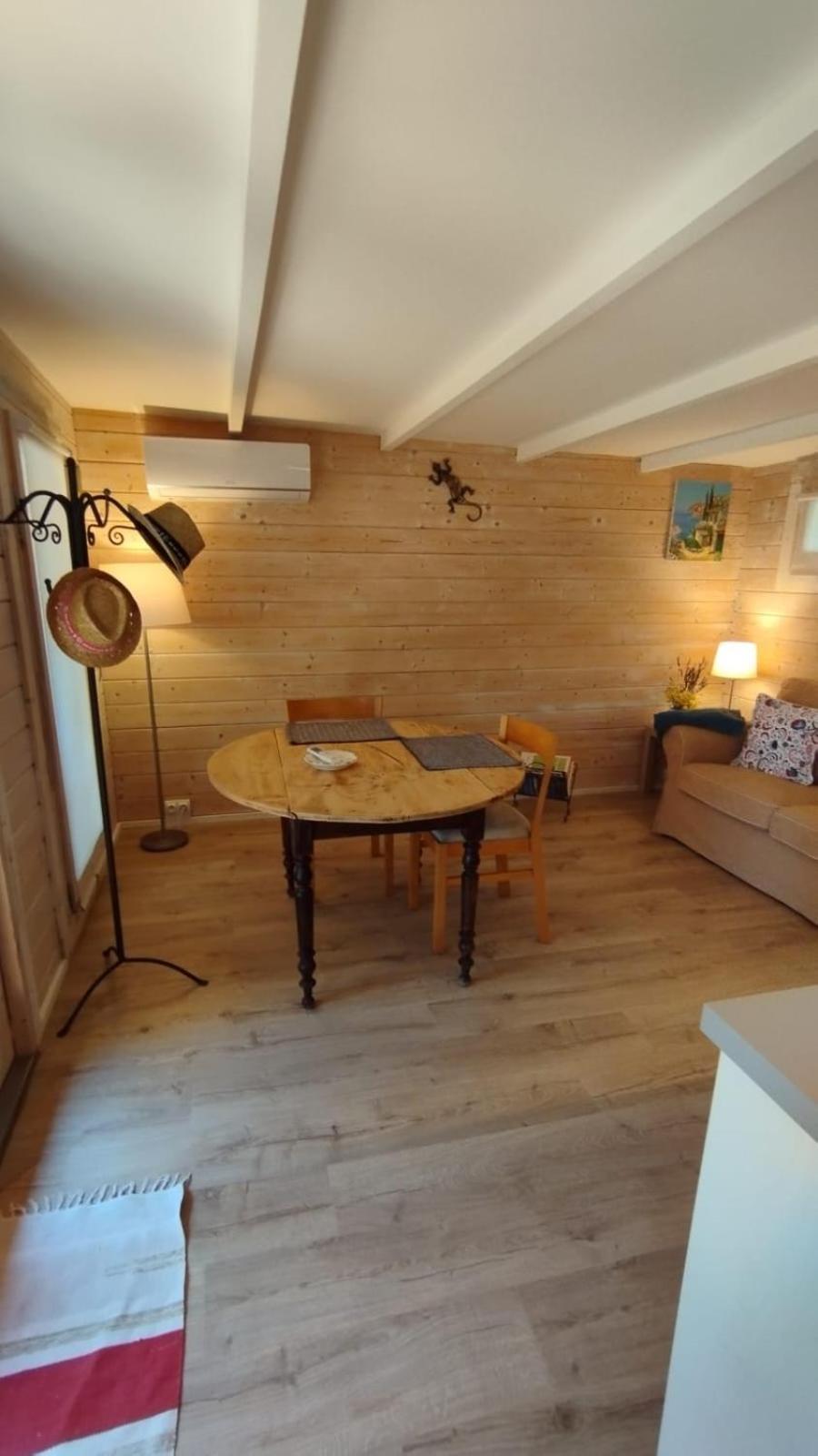 La Bergerie Des Colles Bed & Breakfast Entrecasteaux ภายนอก รูปภาพ
