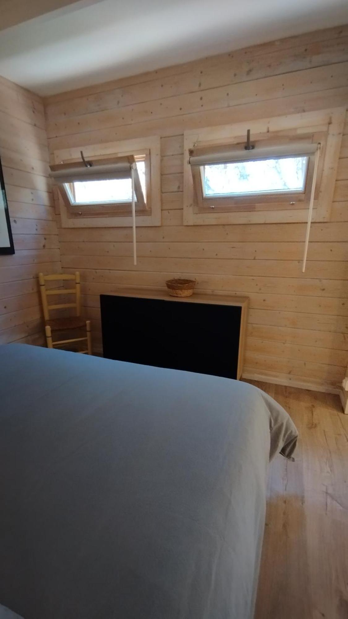 La Bergerie Des Colles Bed & Breakfast Entrecasteaux ภายนอก รูปภาพ