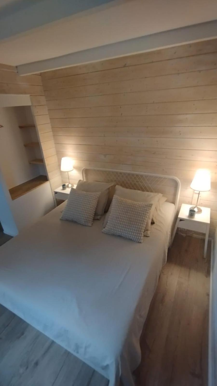 La Bergerie Des Colles Bed & Breakfast Entrecasteaux ภายนอก รูปภาพ