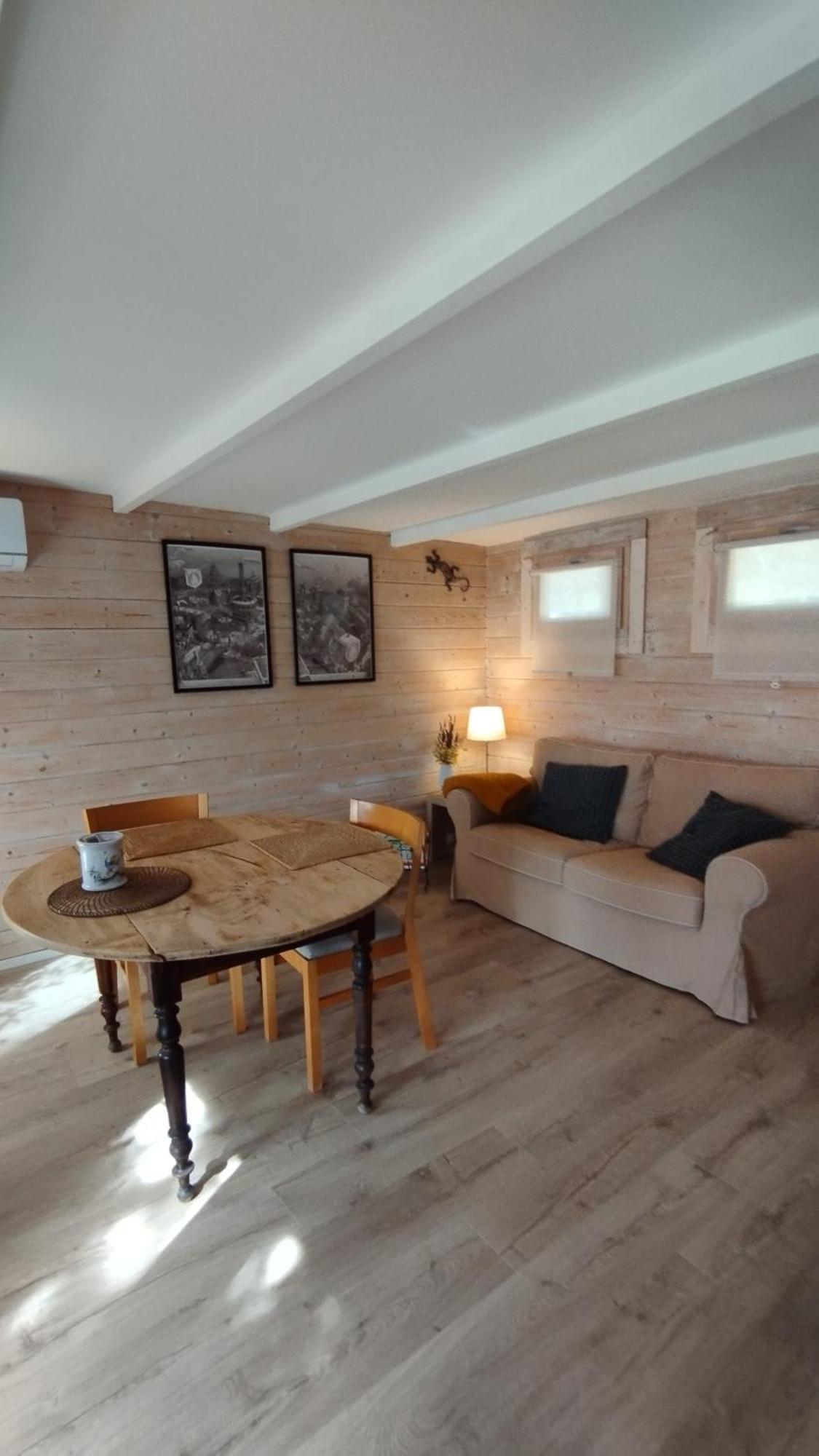 La Bergerie Des Colles Bed & Breakfast Entrecasteaux ภายนอก รูปภาพ